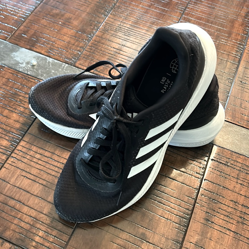 Womens Adidas Shoe size 9